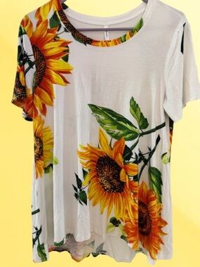 “Popyoung”Sunflower Print Short Sleeve Women's Top -White/Yellow Size Large